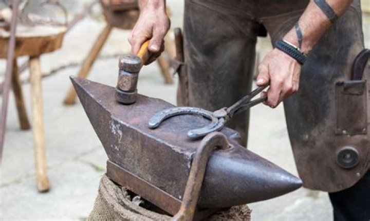Did Blacksmiths make horseshoes?