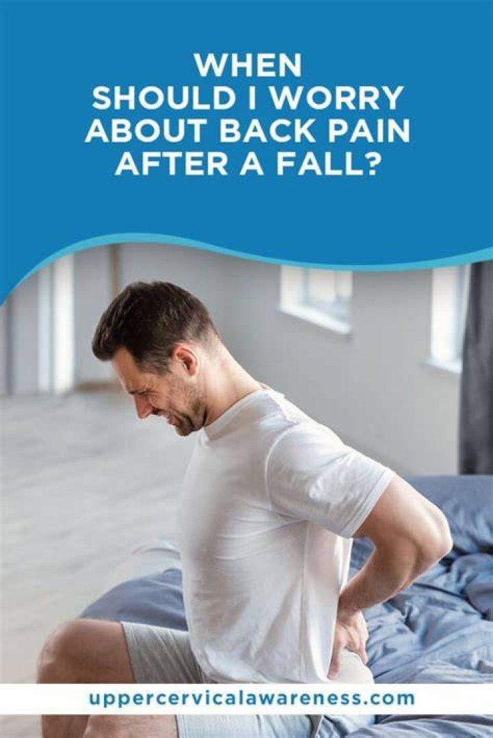 When should I worry about mid back pain?